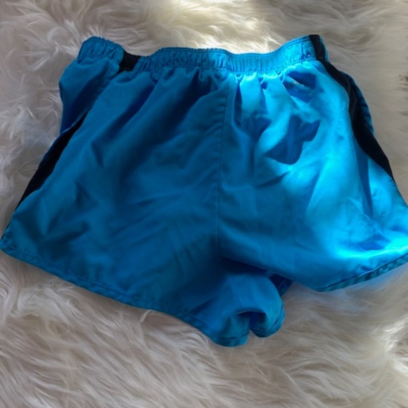 Nike running shorts - Picture 2 of 3